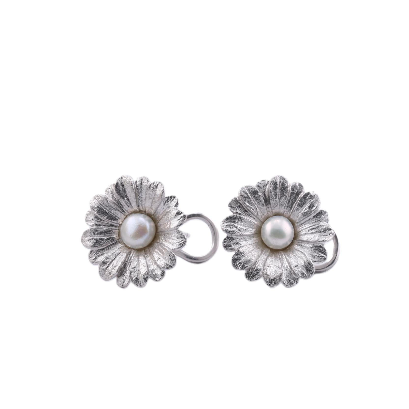 Aros Flor de Plata Bañada con Perla Central.