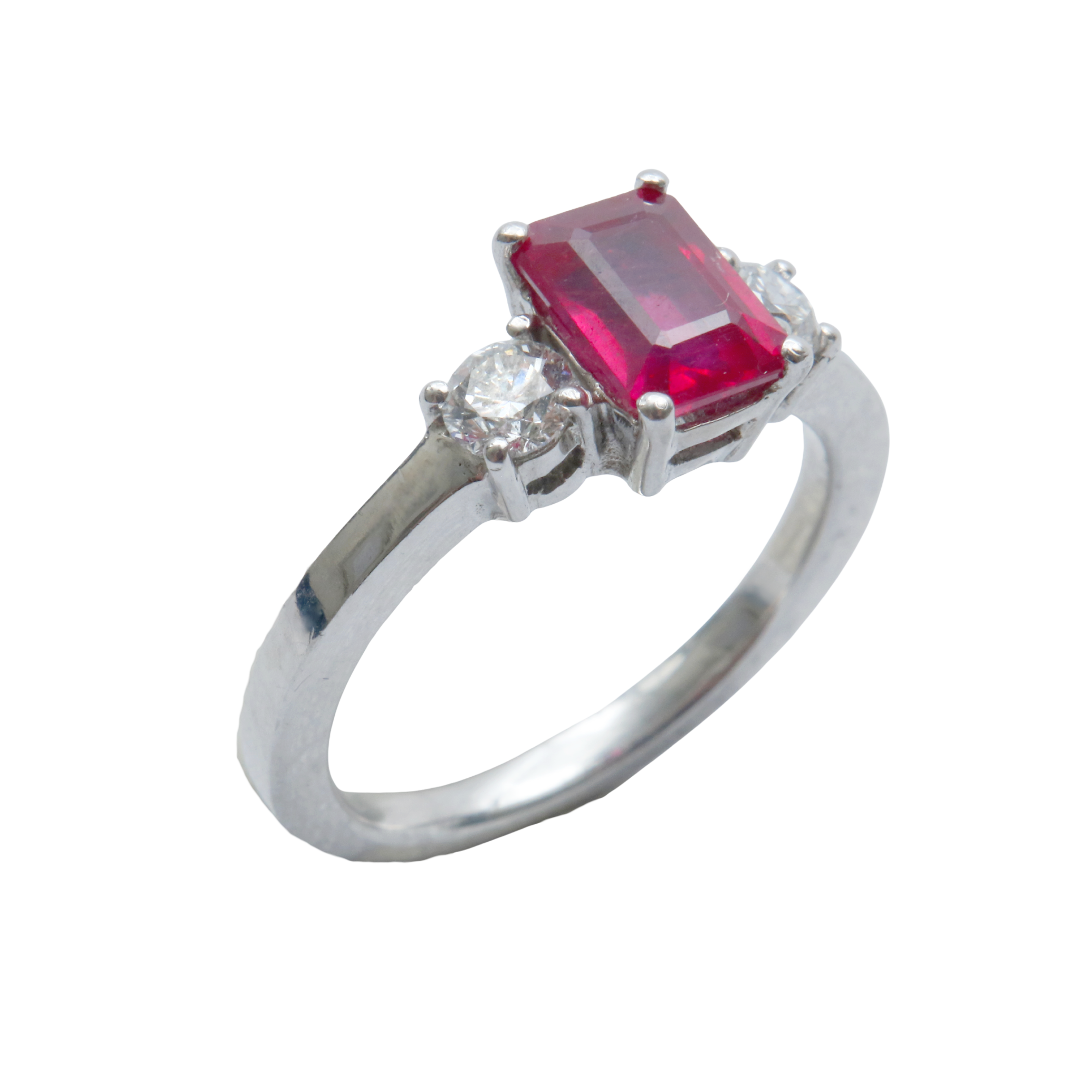 Anillo Platino Rubí y Brillantes Rectagular.