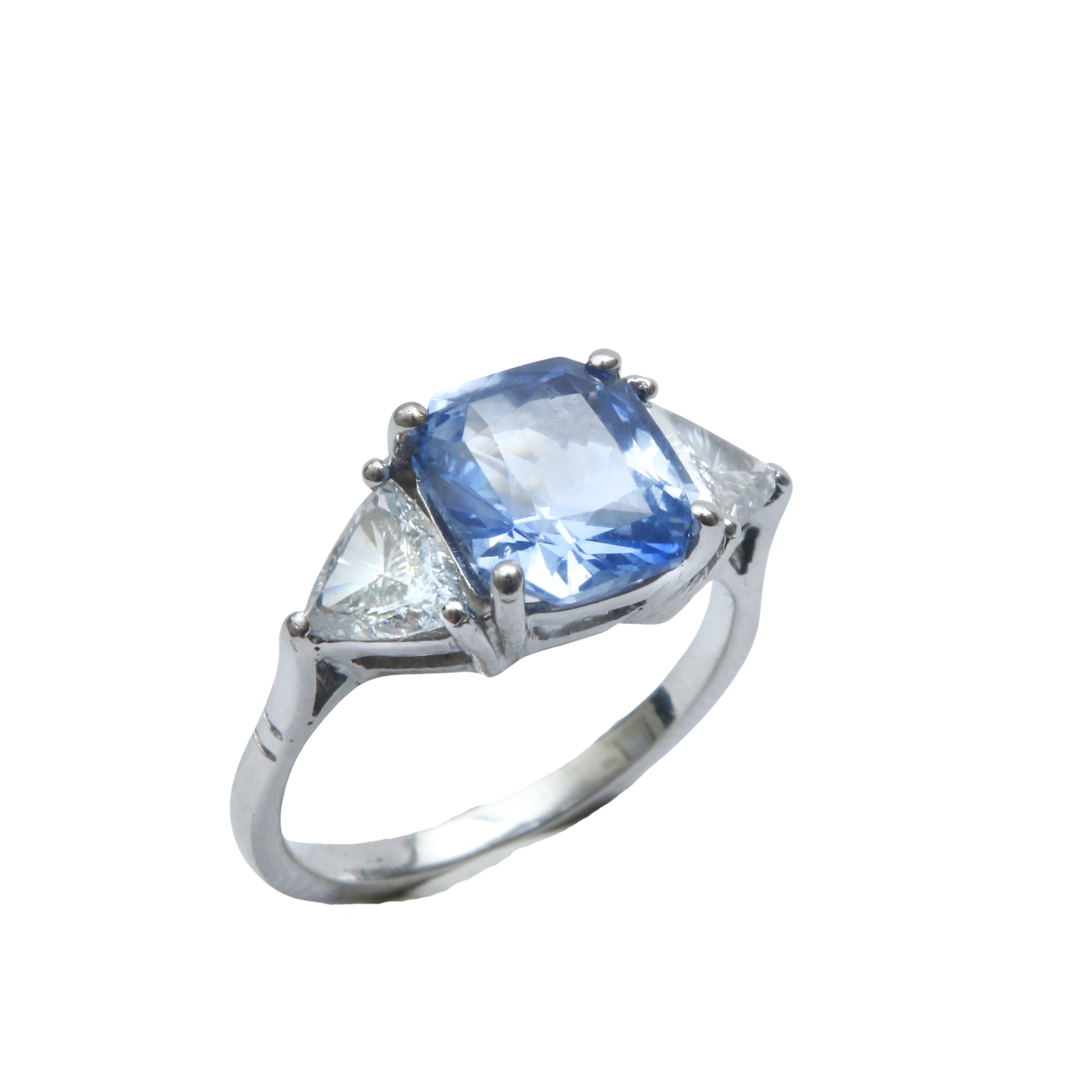 Anillo Platino Zafiro y Brillantes Trillion.