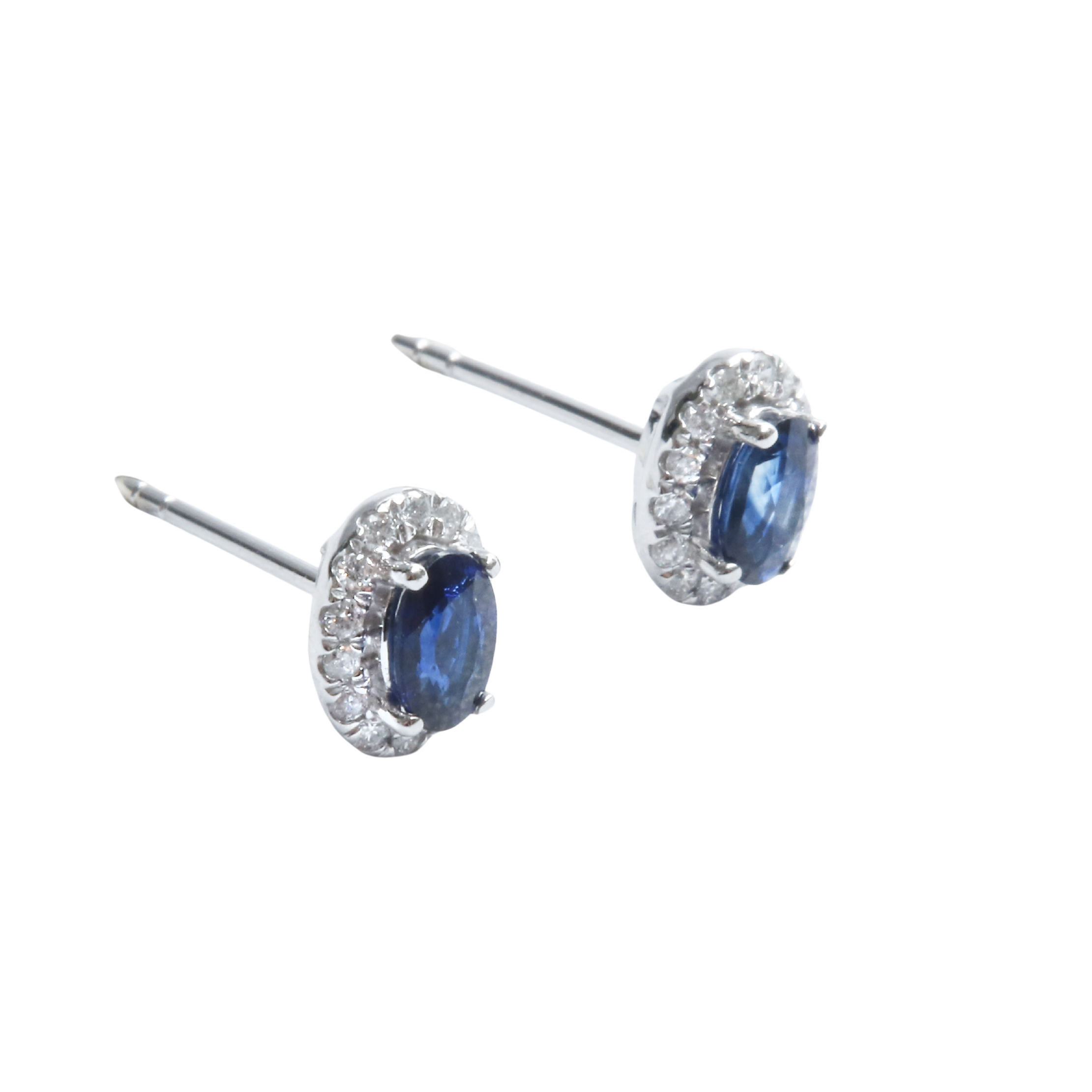 Aros de Platino Brillantes y Zafiro Oval.